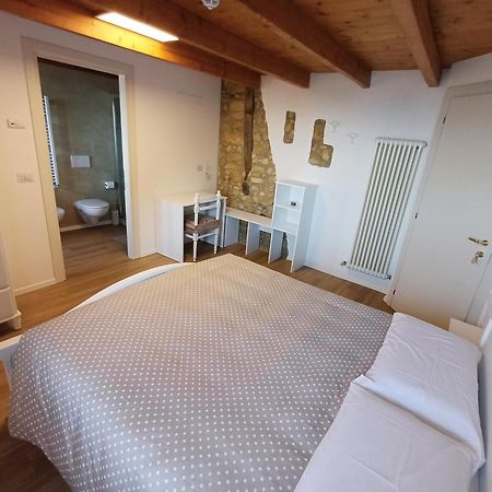 Al Colle Rooms 몬테벨로비쎈티노 외부 사진