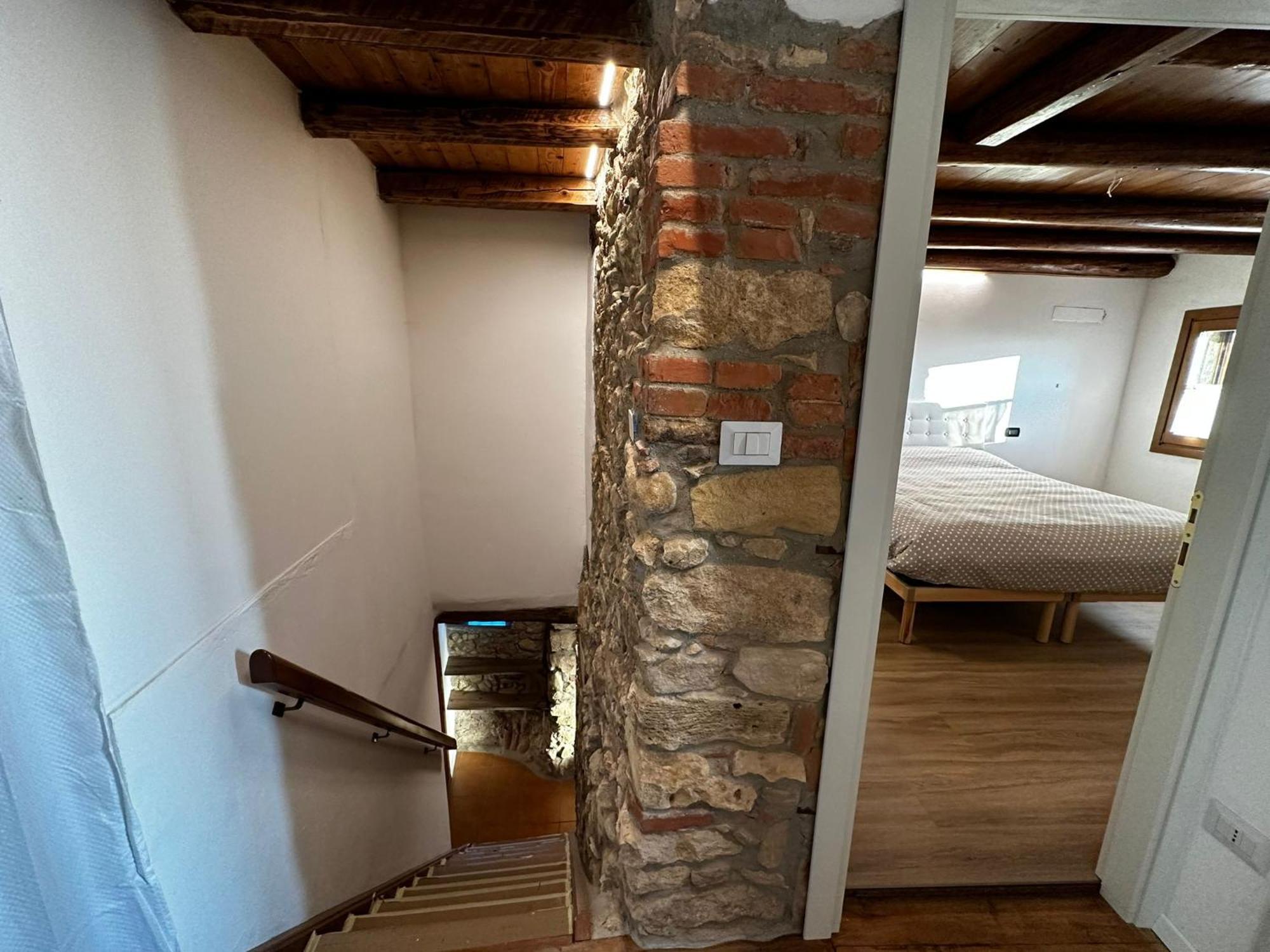Al Colle Rooms 몬테벨로비쎈티노 외부 사진